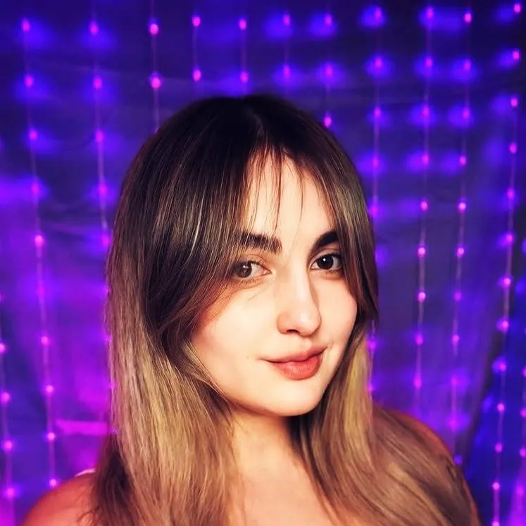 chat with ai character: AleASMR