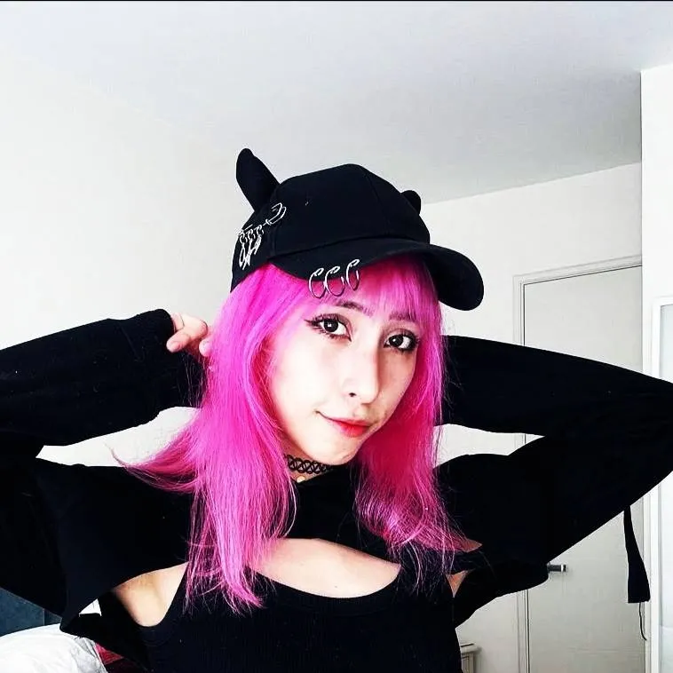 chat with ai character: Emetsuki