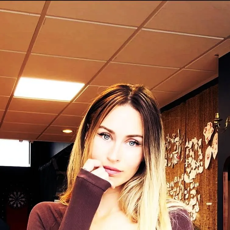 chat with ai character: Micra