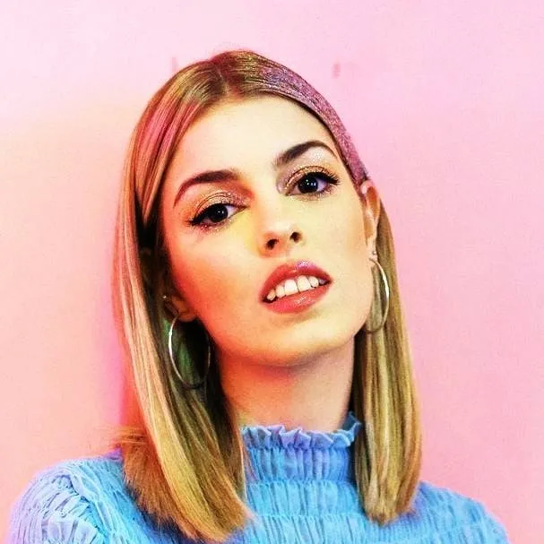 chat with ai character: Nerea