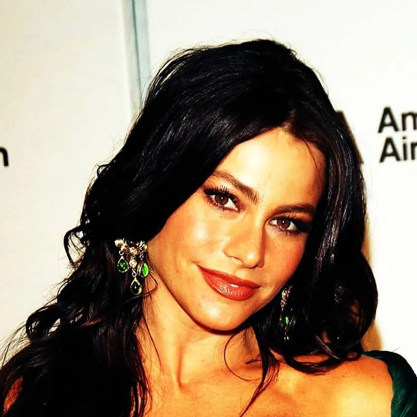 chat with ai character: Sofia Vergara