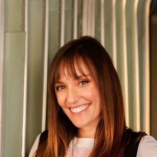 chat with ai character: Roenlared