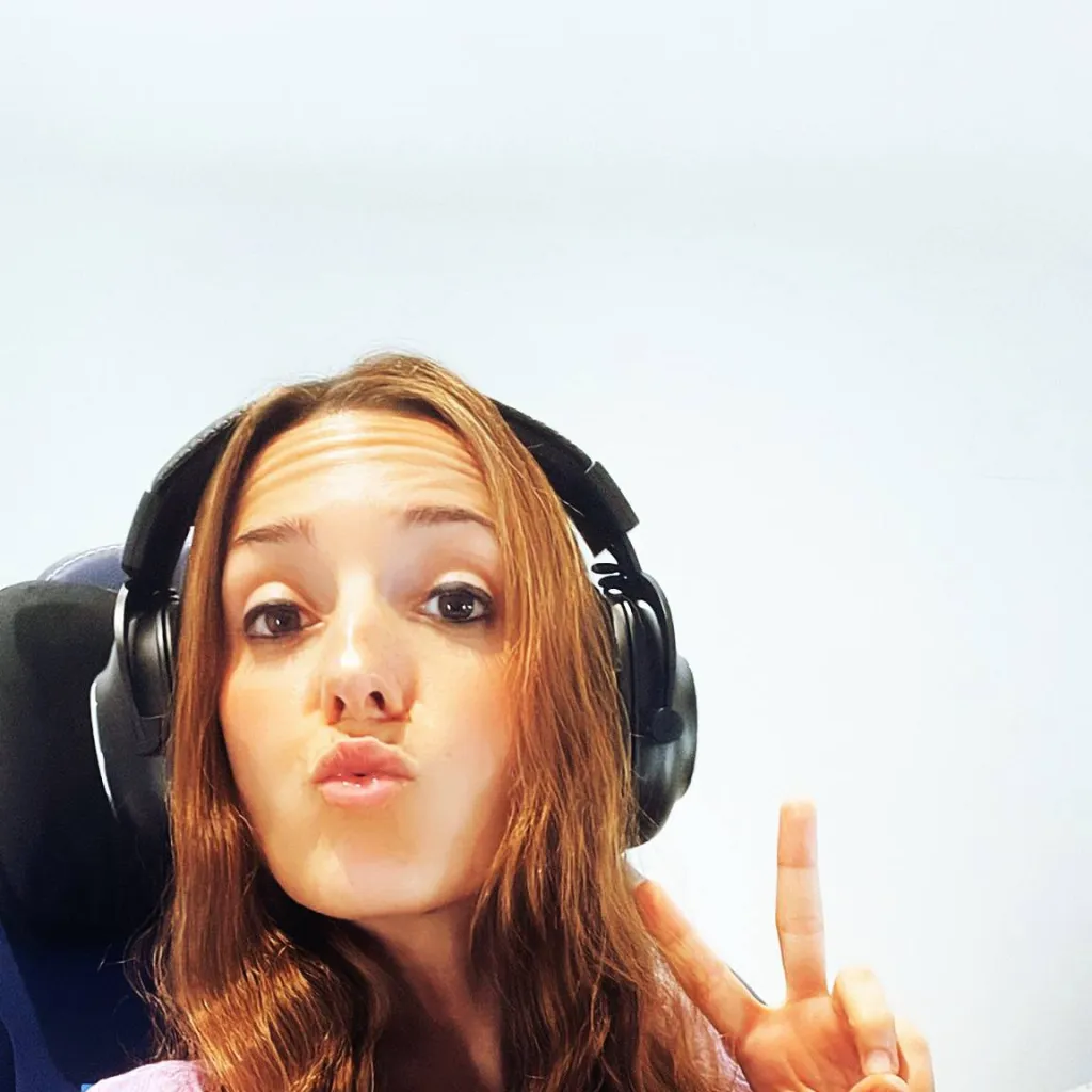 chat with ai character: Violeta G