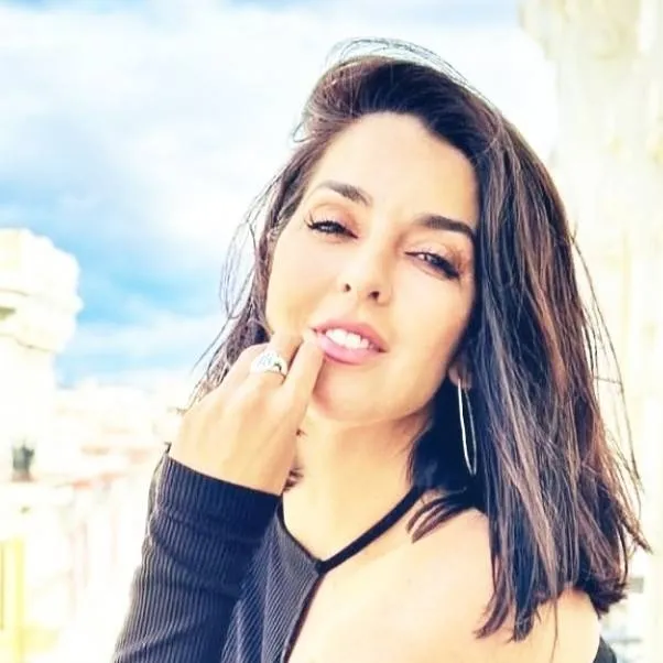 chat with ai character: Ruth Lorenzo