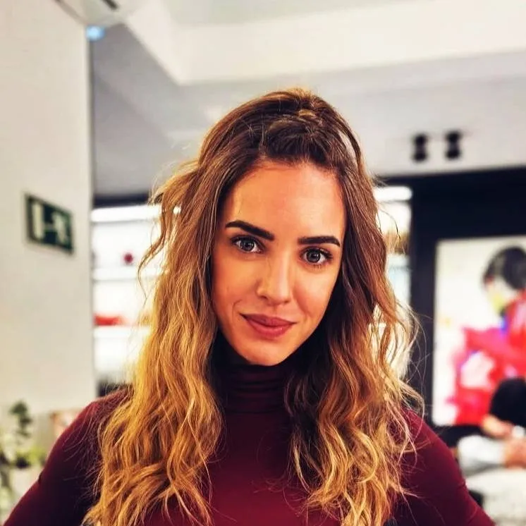 chat with ai character: Paula Prendes