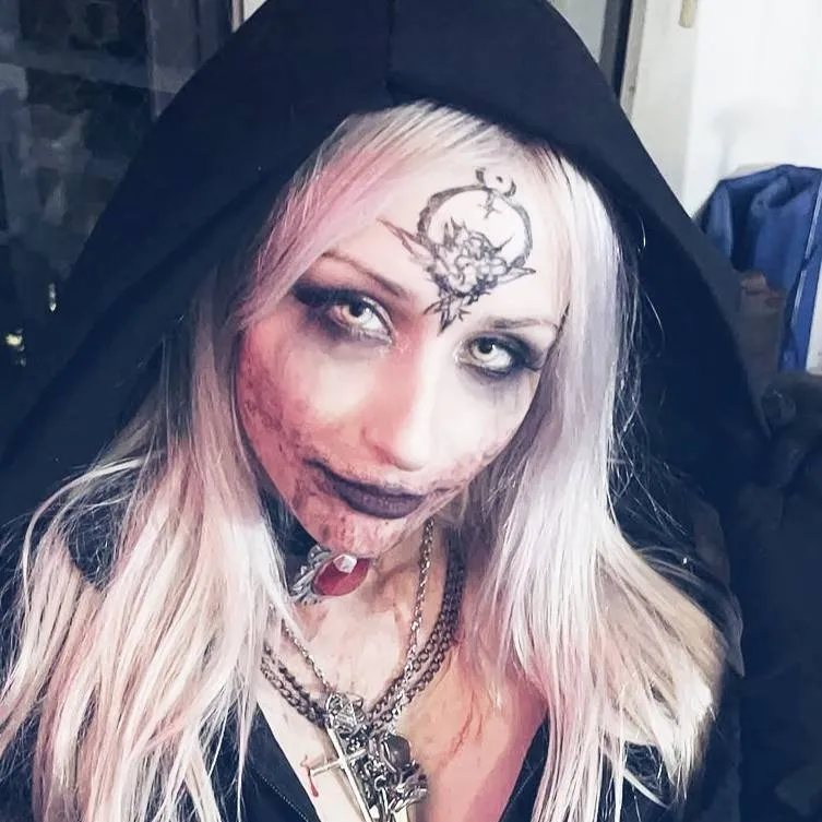 chat with ai character: Titasama Vampiro