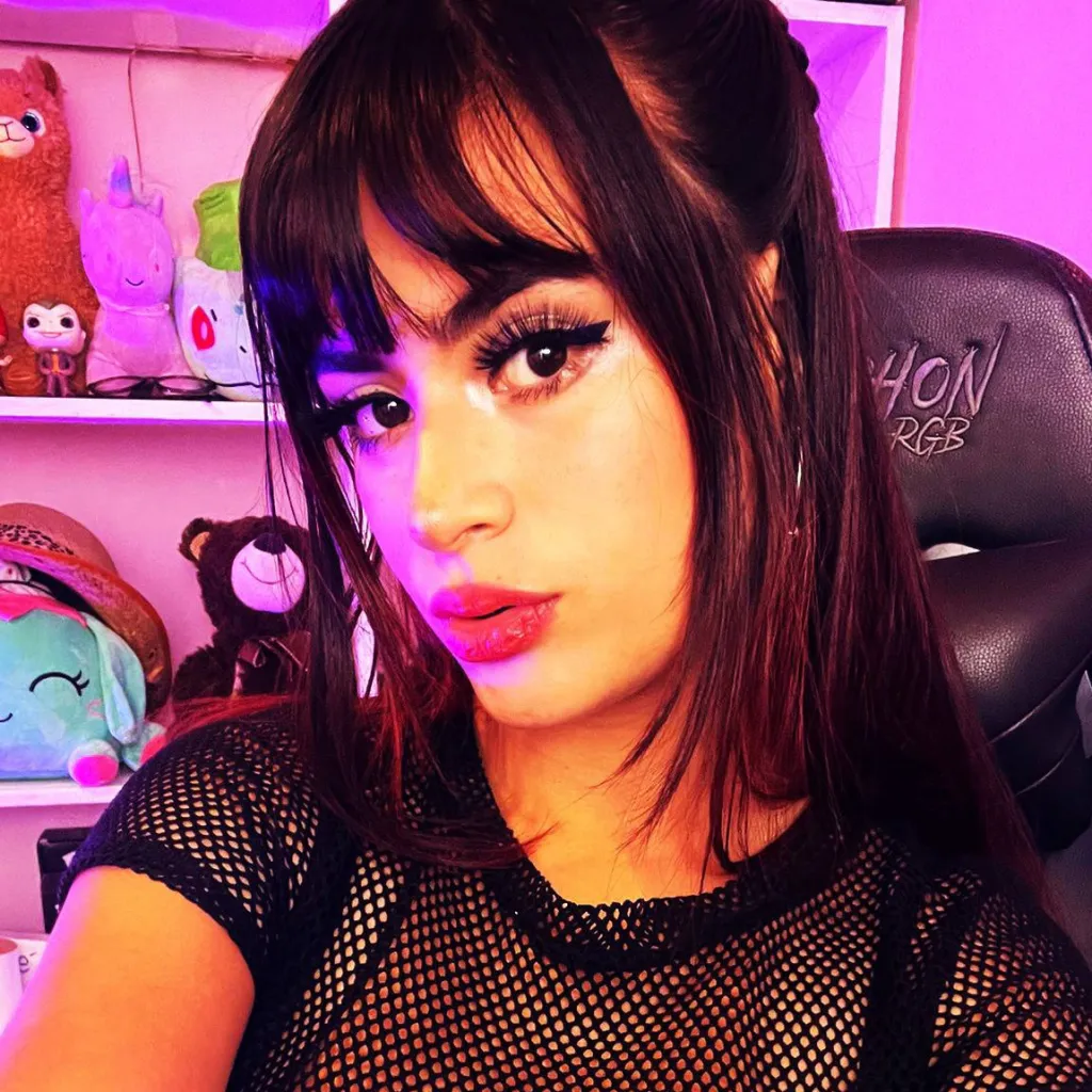 chat with ai character: Loore_S2