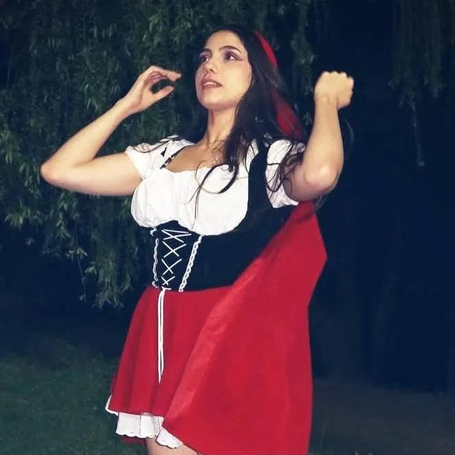 chat with ai character: IaaraS2 Caperucita