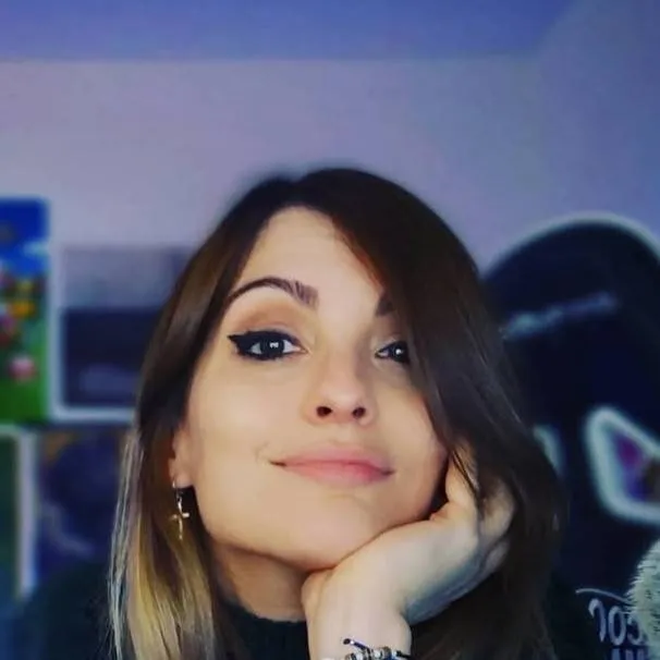 chat with ai character: La Beca Cristinini