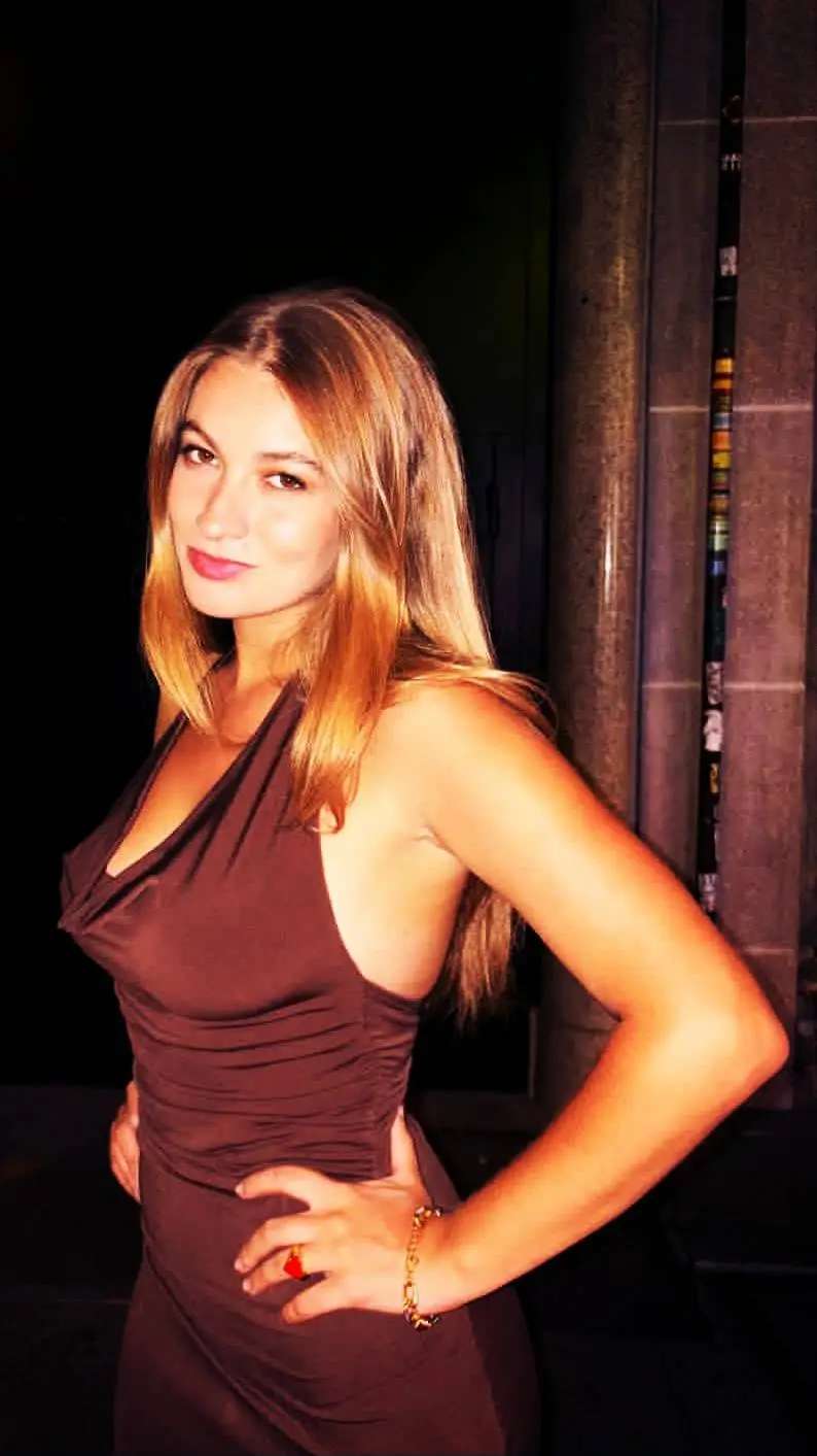 Talkie AI - Chat with Carlota Boza