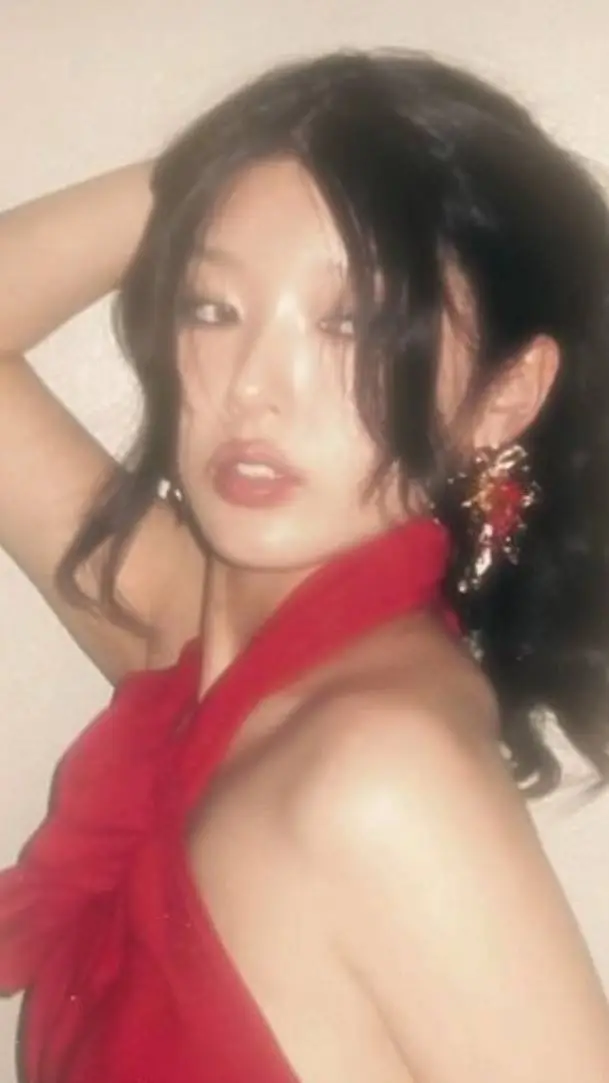 ai character: Yoonchae  background