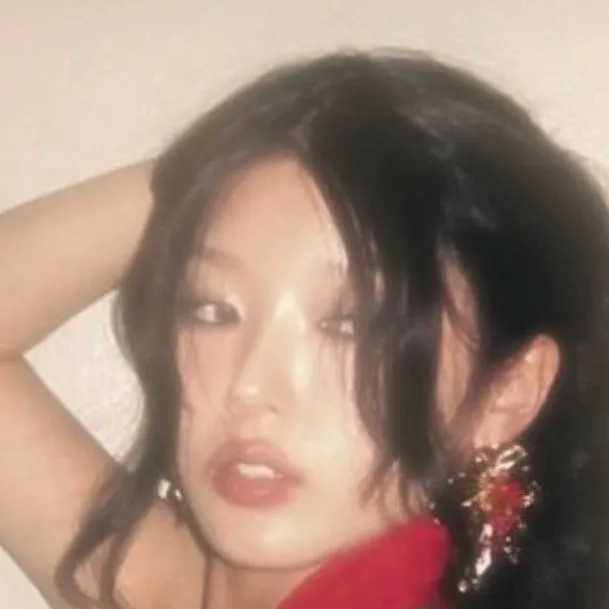 chat with ai character: Yoonchae 