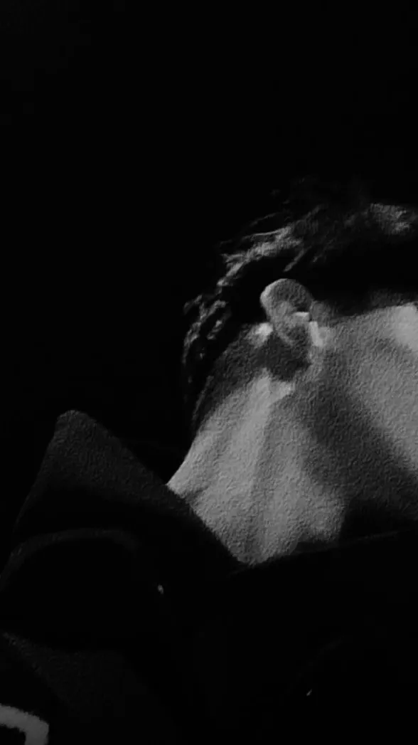 ai character: Lionel  background