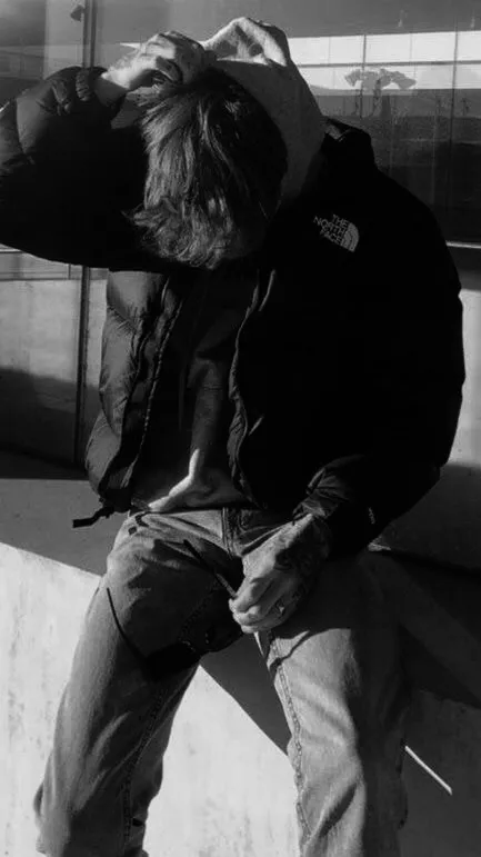 ai character: Iven  background