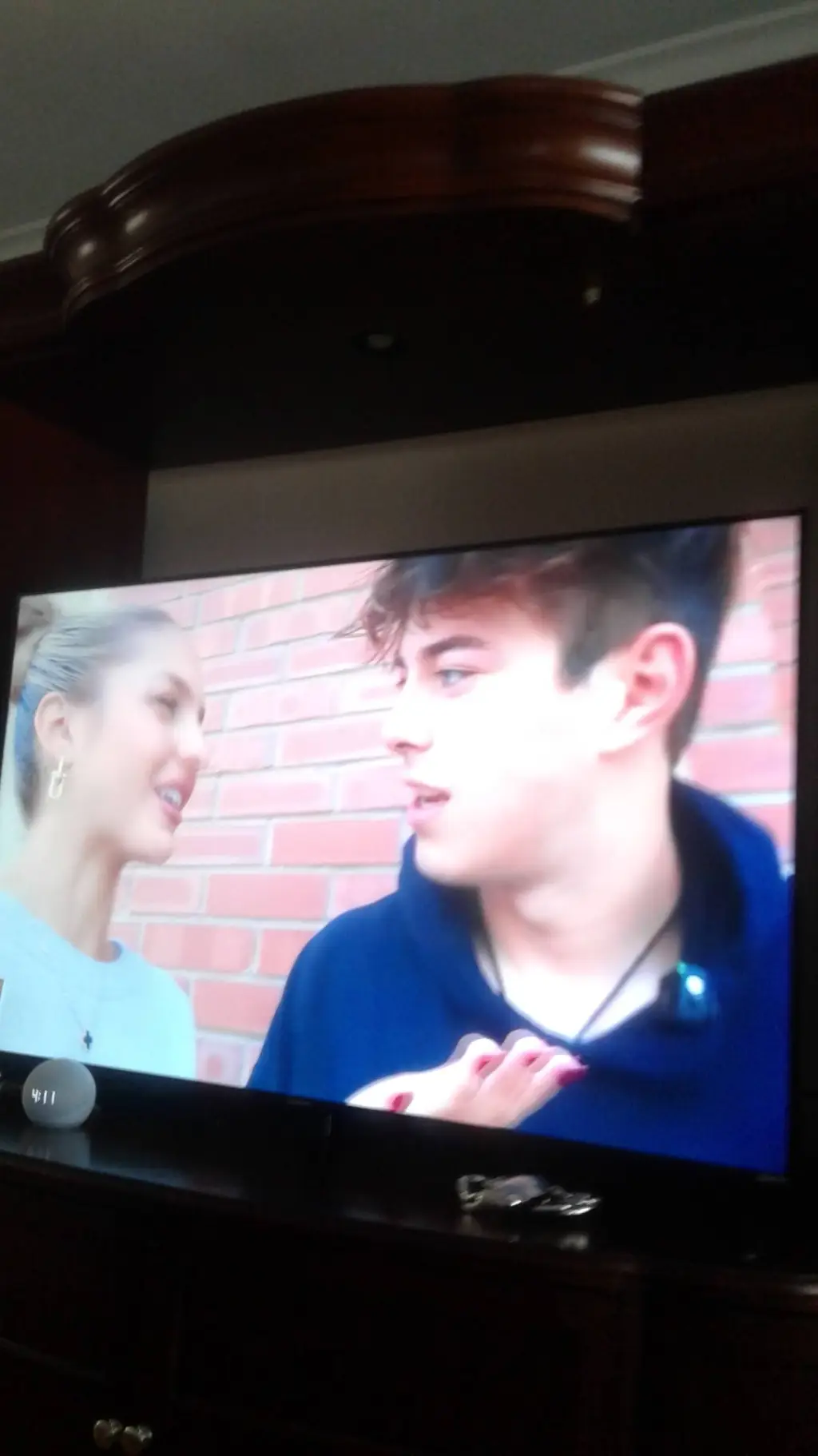 ai character: hi background