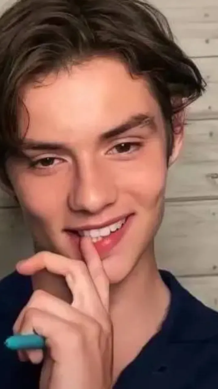 ai character: Lorenzo Berkshire  background