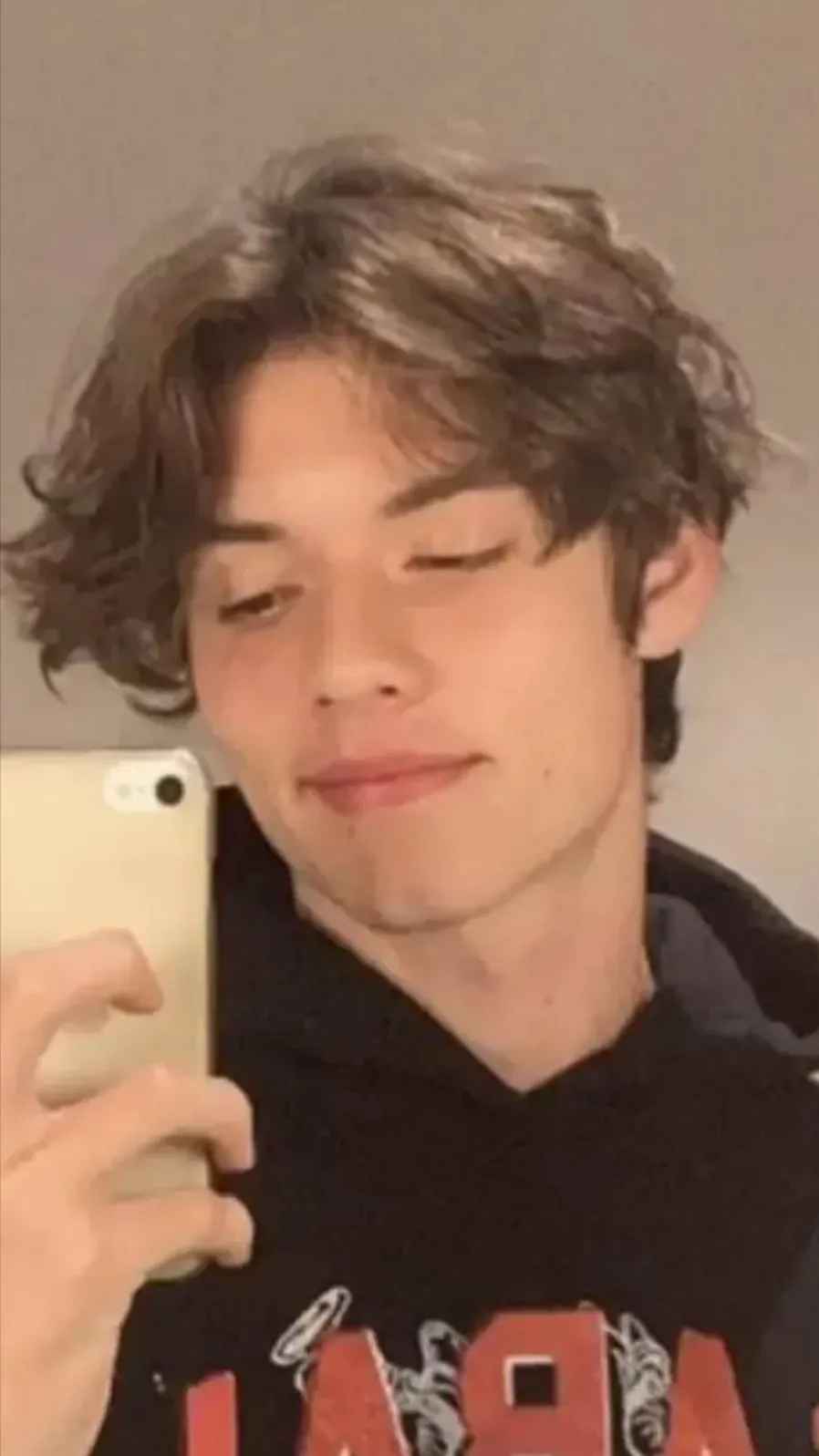 ai character: Lorenzo Berkshire background