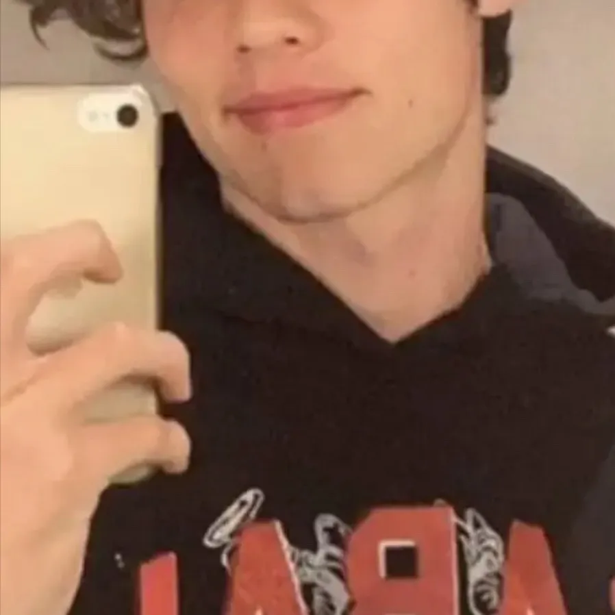 chat with ai character: Lorenzo Berkshire