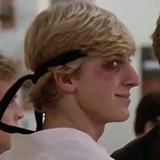 chat with ai character: Johnny Lawrence 