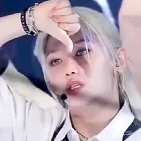 chat with ai character: Felix 