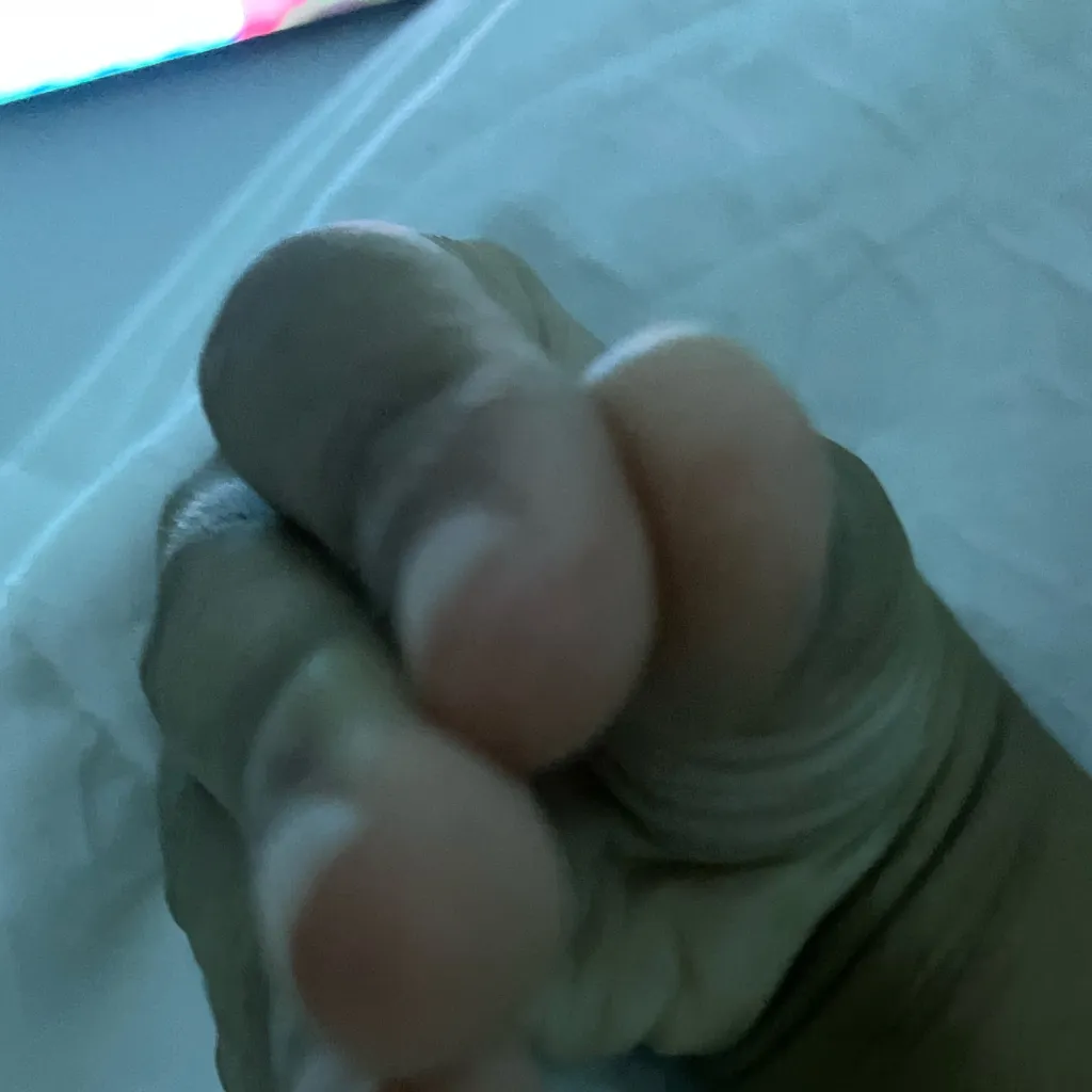 chat with ai character: Lisa, the hand🩷