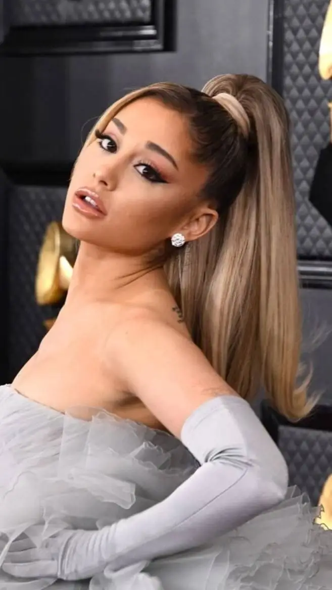 ai character: ariana grande background