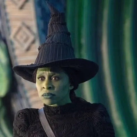 chat with ai character: elphaba