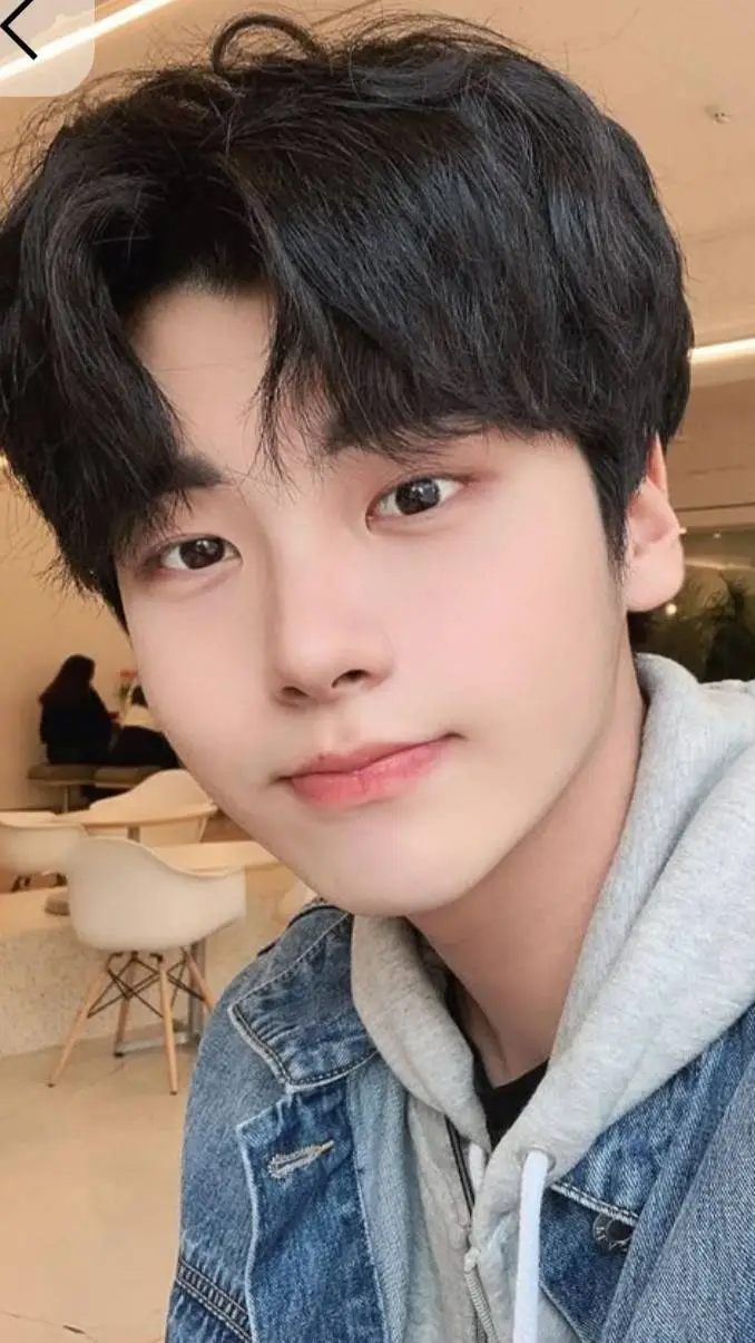 ai character: Dae - hyun background