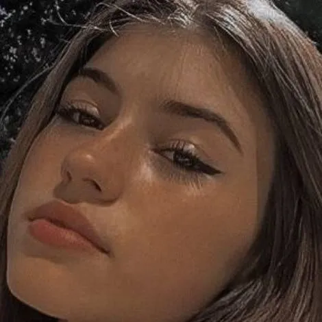 chat with ai character: Kat