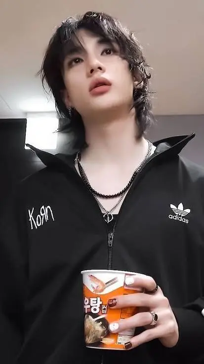 ai character: Hyunjin  background