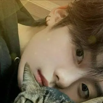 chat with ai character: Lee Minho