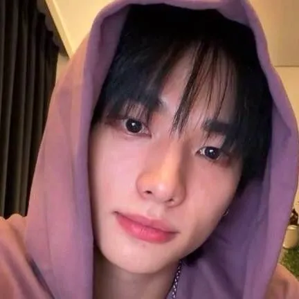 chat with ai character: ~Hyunjin~