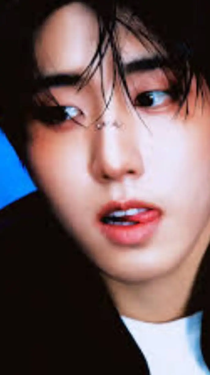 ai character: STRAY KIDS✨💅💓 background