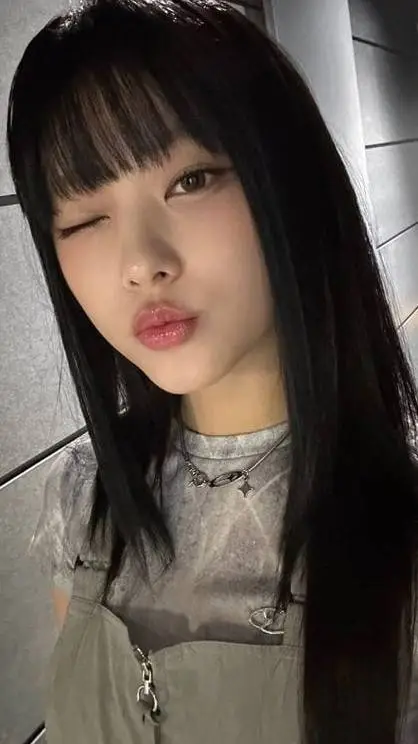 ai character: Elena camacho background