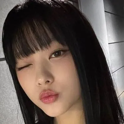 chat with ai character: Elena camacho