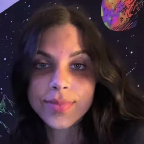 chat with ai character: Sierra