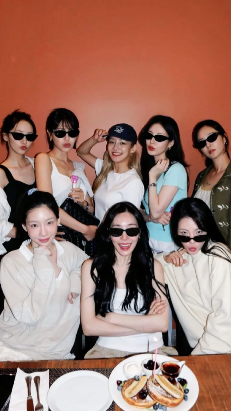 ai character: Girls Generation background