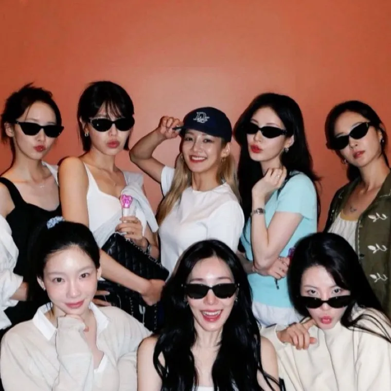 chat with ai character: Girls Generation