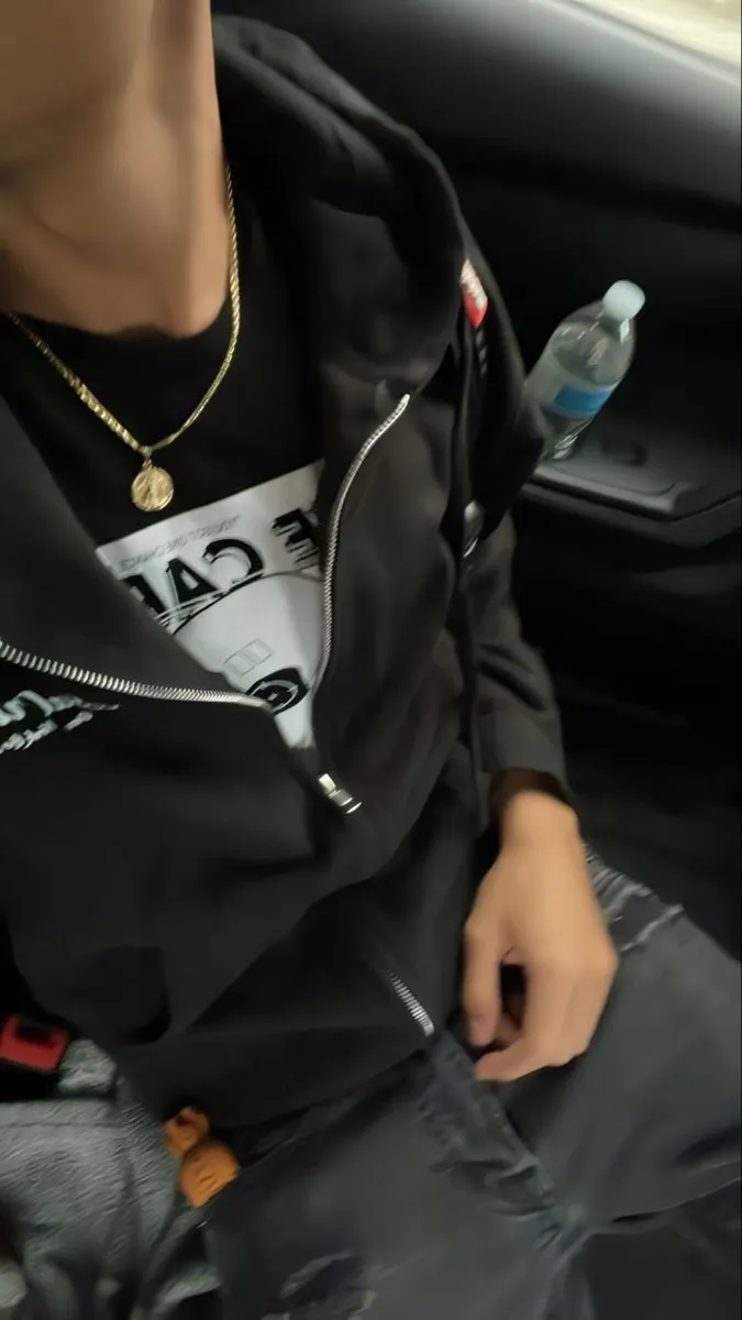 ai character: Alan  background