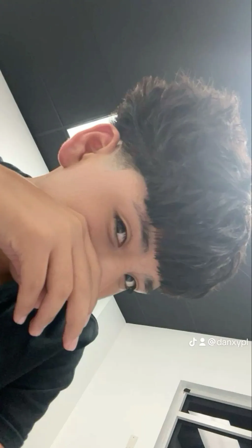 ai character: Alan  background