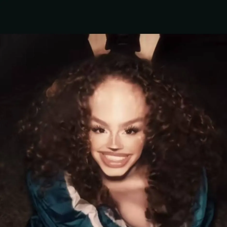 chat with ai character: annie