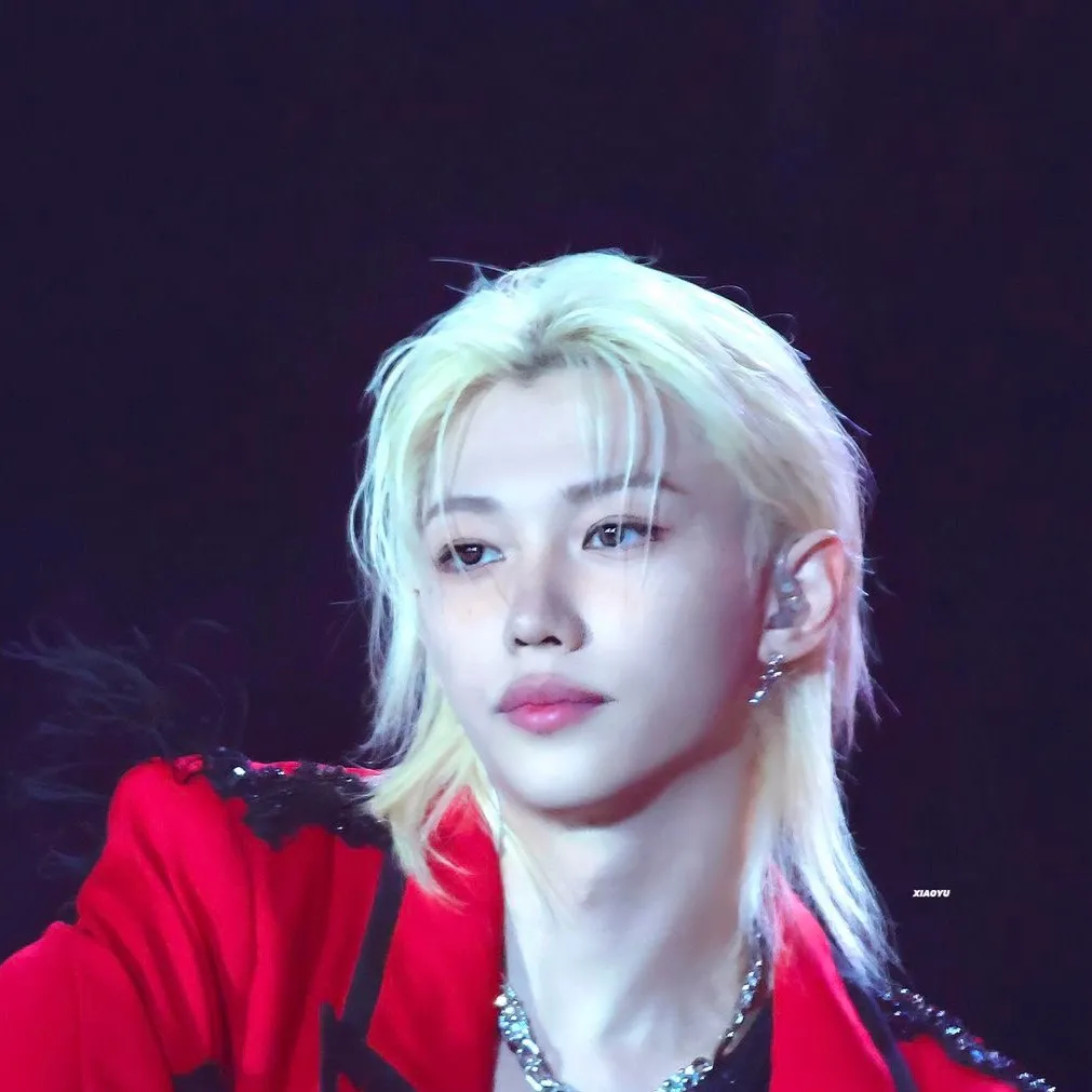 chat with ai character: ✮𝓕𝓮𝓵𝓲𝔁✮