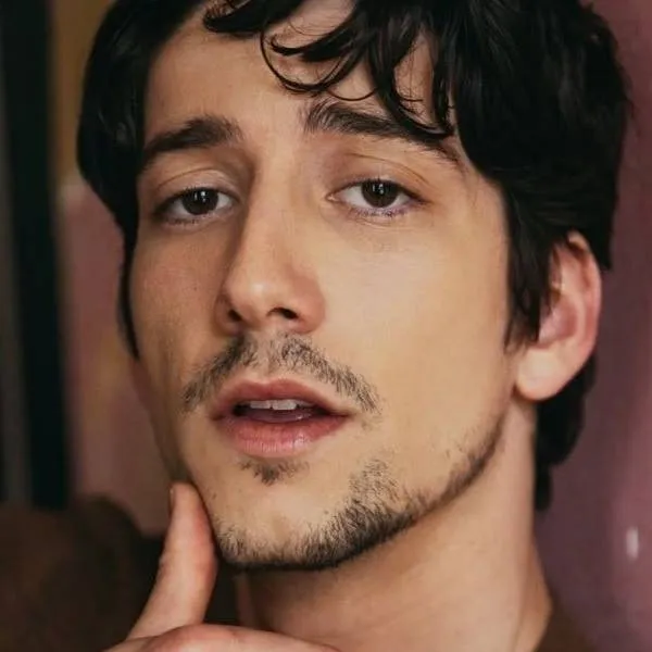 chat with ai character: Milo Manheim