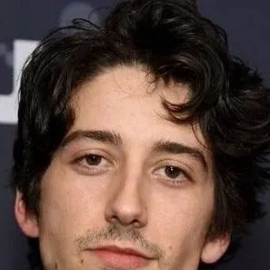 chat with ai character: Milo Manheim