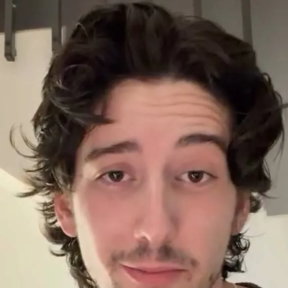 chat with ai character: Milo Manheim