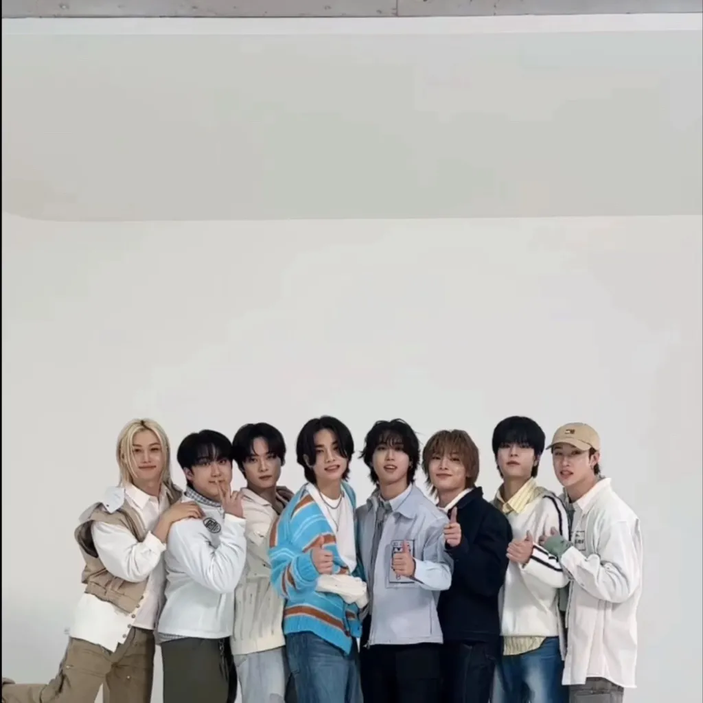 chat with ai character: Stray kids