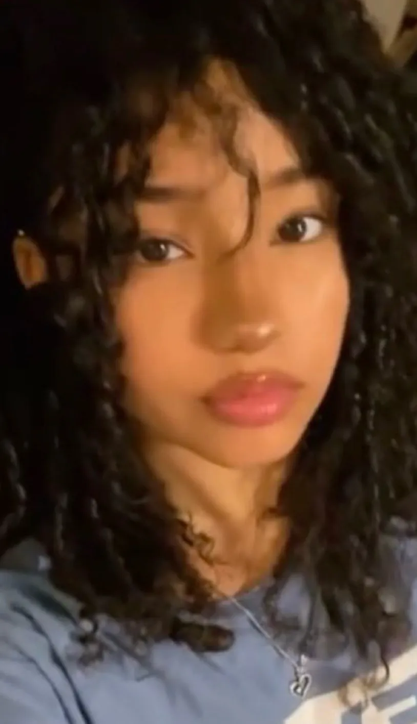 chat with ai character: Alexia