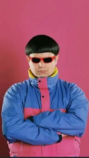 ai character: Oliver tree background