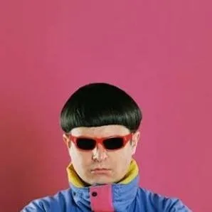chat with ai character: Oliver tree