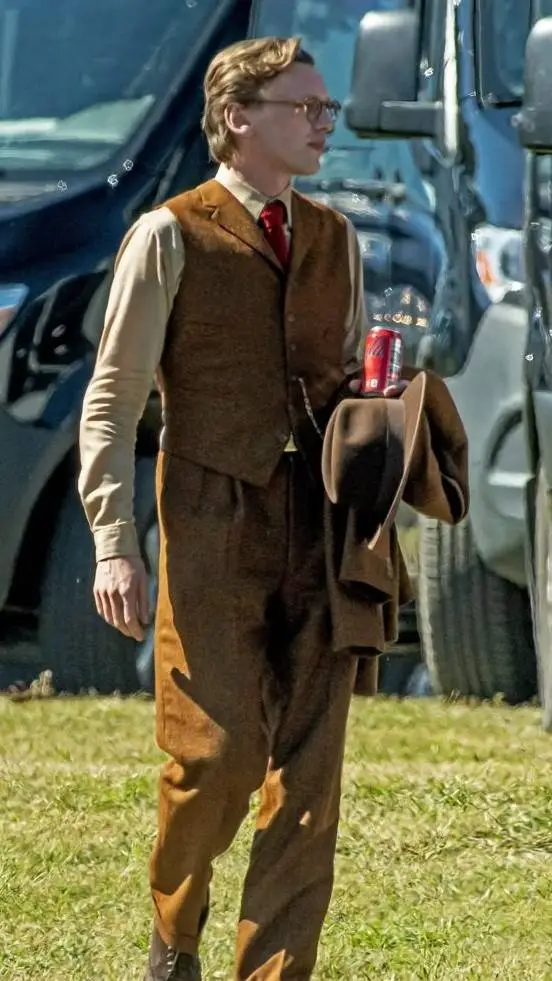 ai character: Mr whatsit (Henry) background